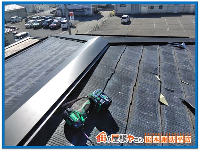 下諏訪棟板金交換工事　棟板金取り付け